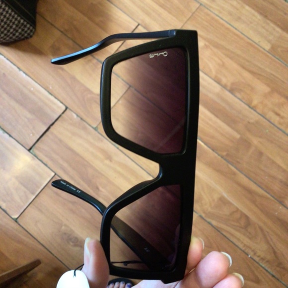 NEw! OTRA shield sunnies main image 3